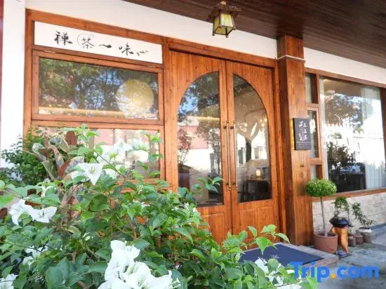 Lumen Shangshangqian Guesthouse Near Guoqing Temple