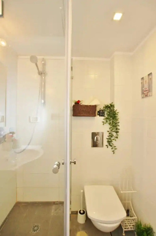 Amazing 3 Bedroom Garden Apartment near Gordon Beach