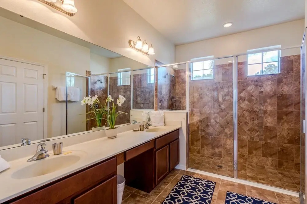 Spacious 5 bed Property With Private South Facing Pool, Situated in the Quiet, Gated Community of Watersong and Surrounded by Beautiful Conservation Land - 291