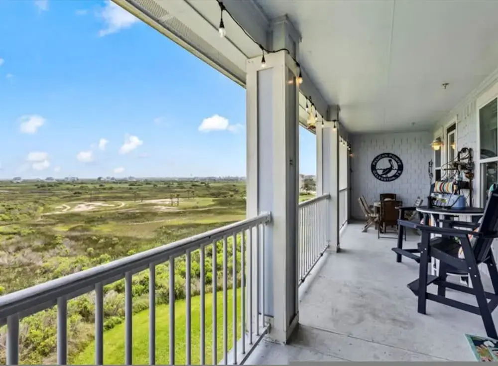 Resort Living on the Bay 2 bed 2 Bath Gorgeous bay Views