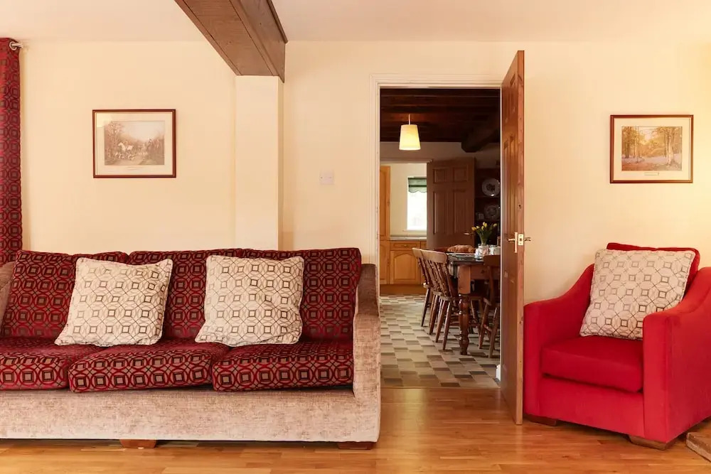 Spacious Cottage in Ashbourne, No Deposit