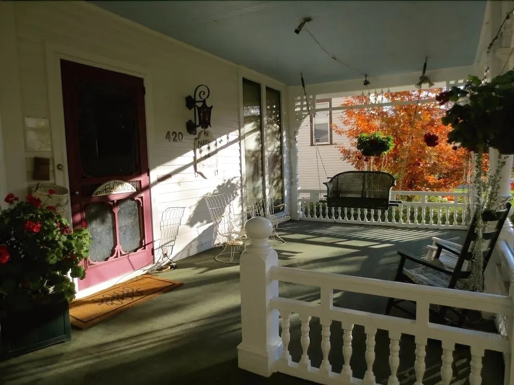 Carriage House Bed & Breakfast