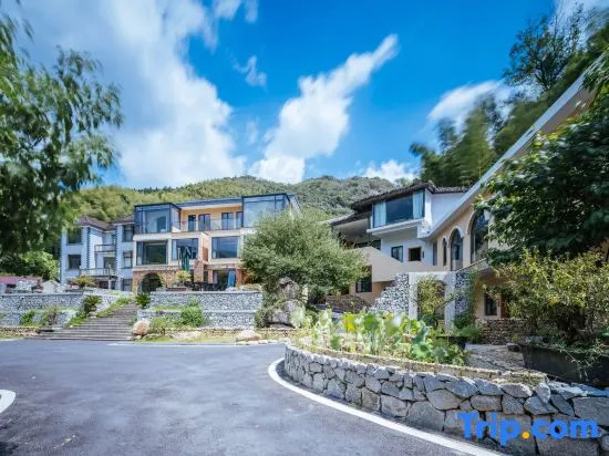 Jiuhuashan Yanqi Lake Bay Hotel