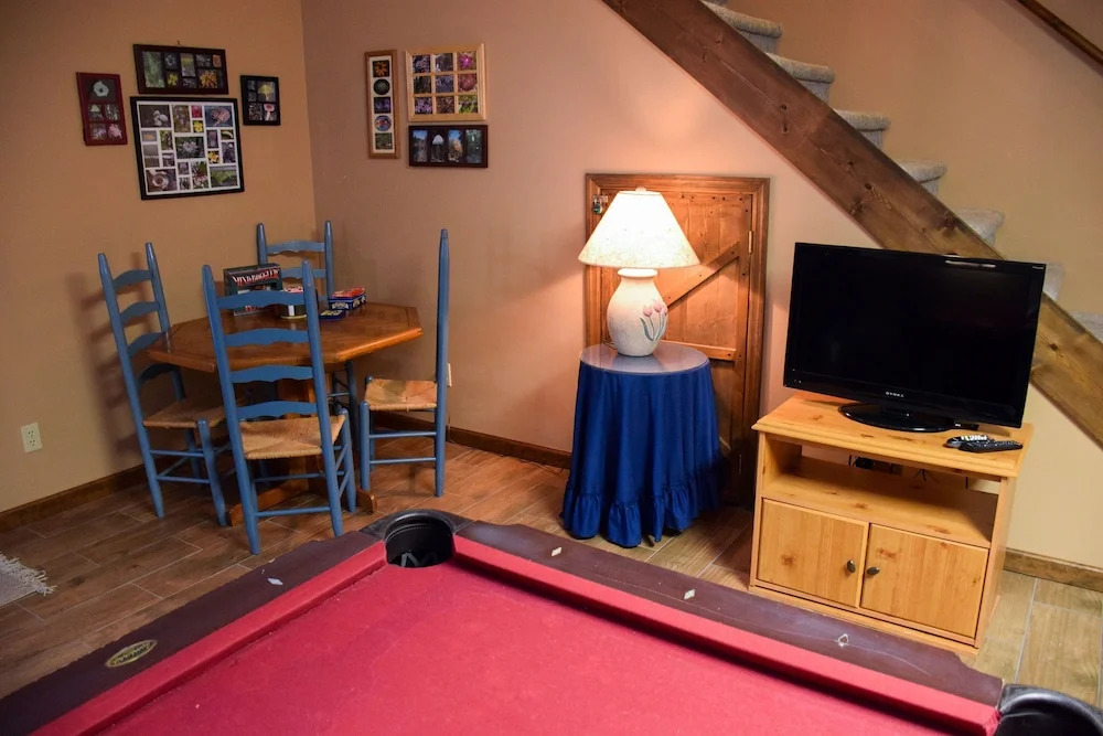 BOUNDARY HAVEN - 3 Br Cabin