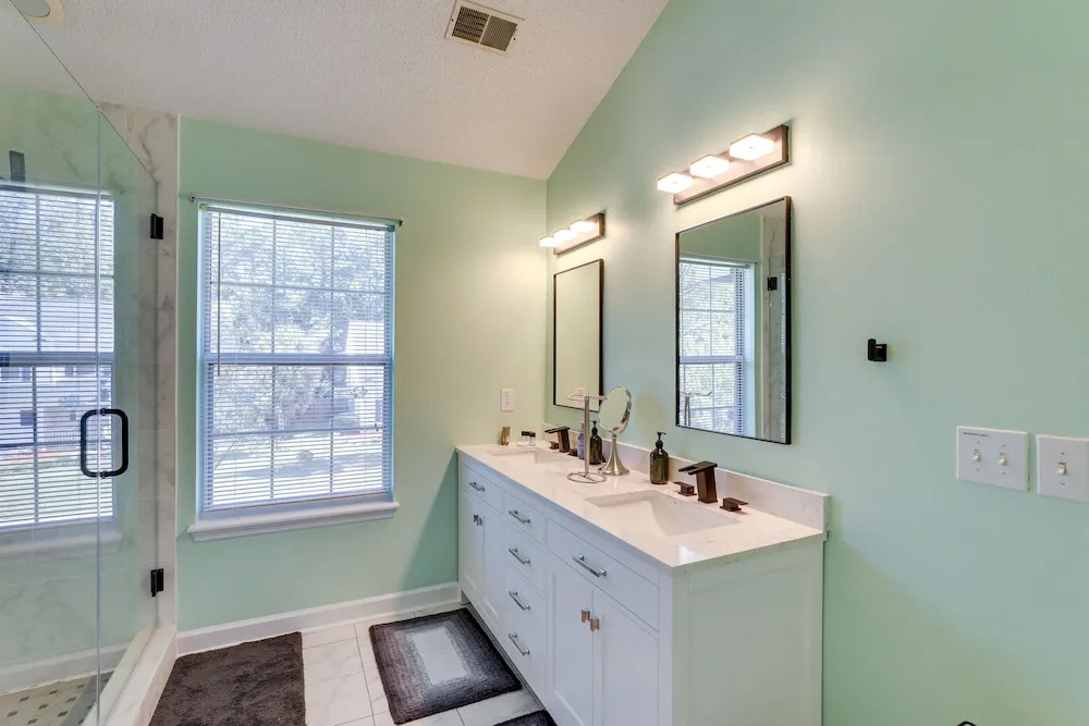North Charleston Home Near Shopping & Dining!
