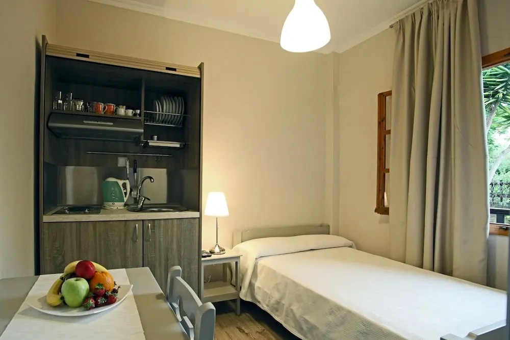 Apollo Apartments & Studios