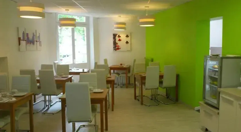 Contact Hôtel les Platanes - Clim Mobile en Option