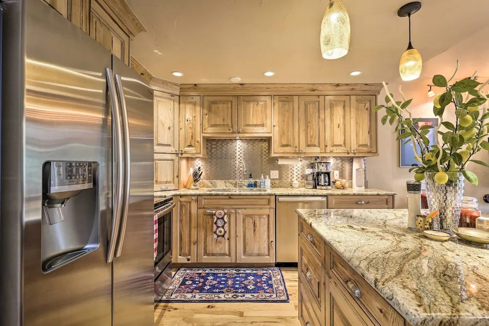 7 Mi to Ski: Waterfront Townhome in Frisco!