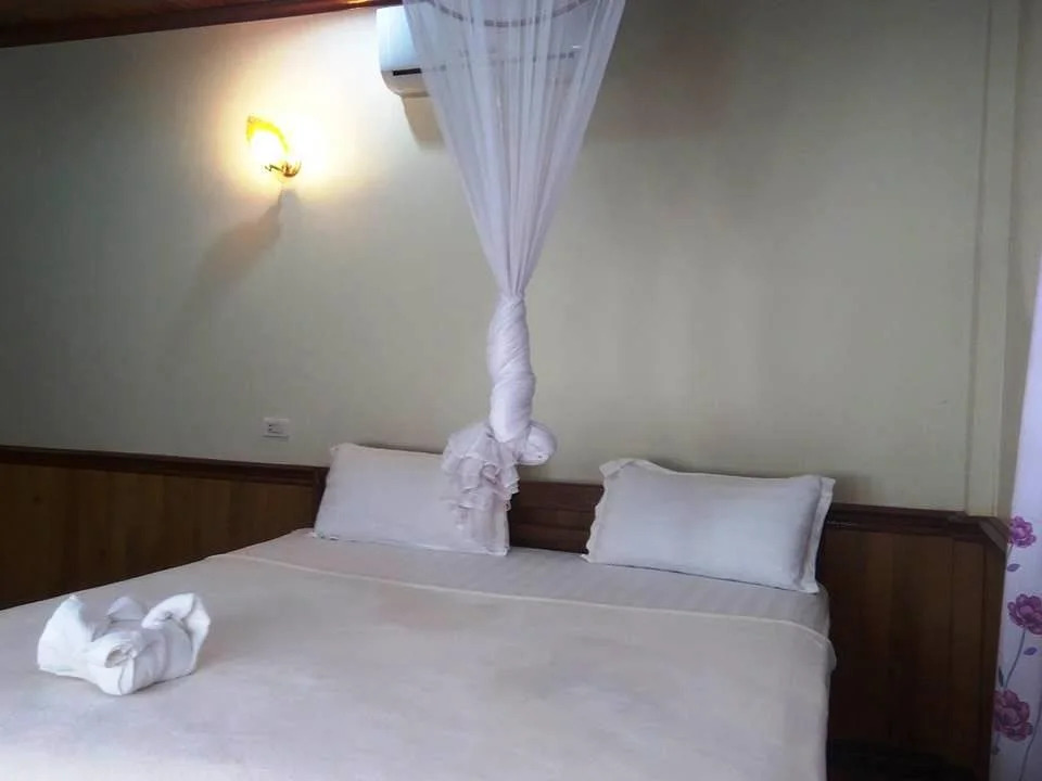 Nongsak Riverside Guesthouse & Nongsak Guesthouse