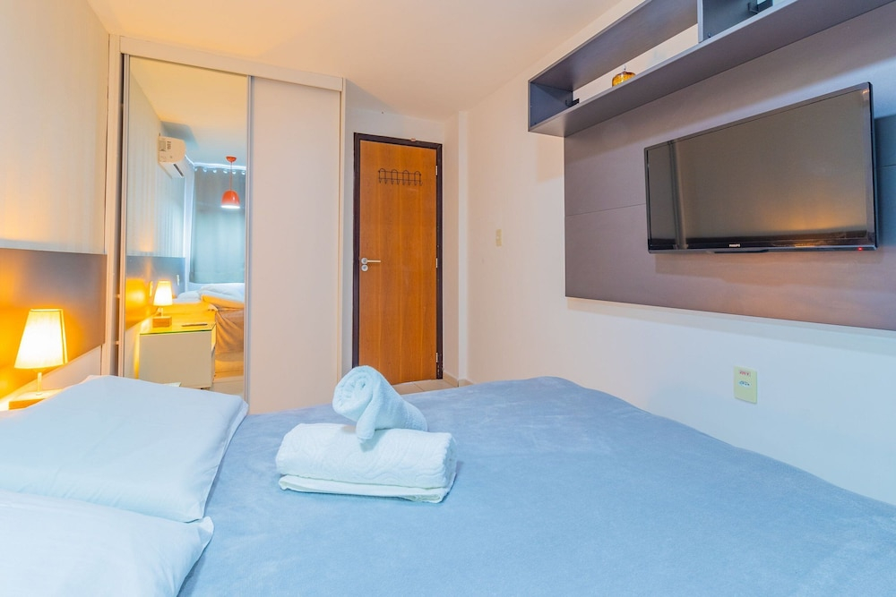 Porto Plaza #210 - Triple Flat by Carpediem