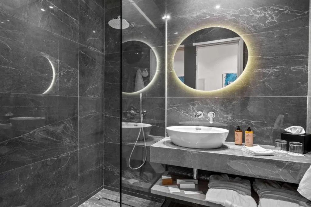 Mercure Larnaca Finikoudes Beach