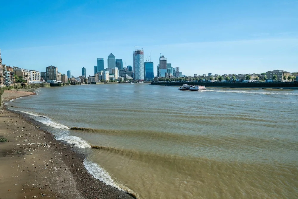 Delightful Wapping Home with Stunning River Views