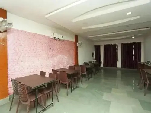 OYO 17329 R K Hotel