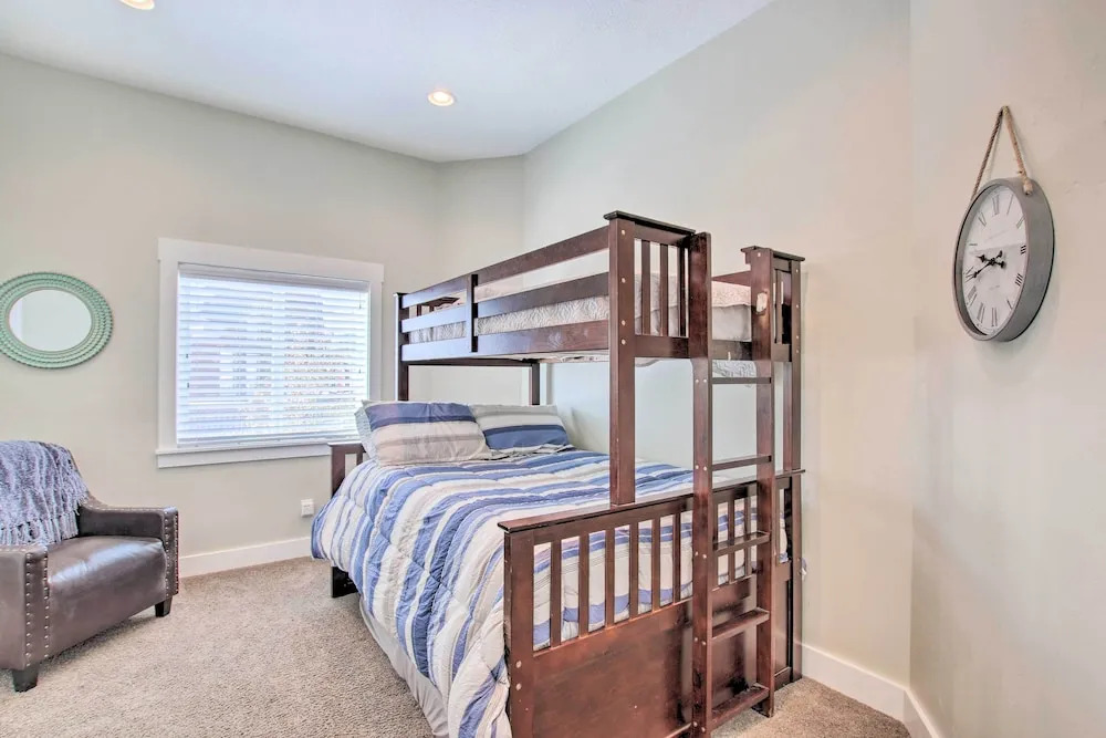 Garden City Gem: Private Hot Tub & Game Room