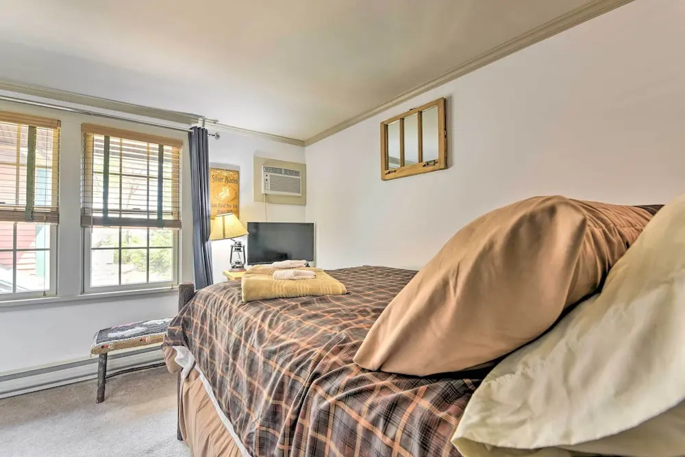 Townhome w/ Deck: Walk to Mirror Lake & Main St!