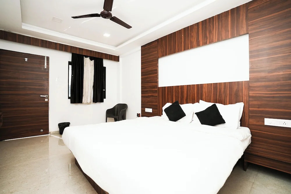 Hotel Sai Executive Near Holy Cross Church Mahabaleshwar