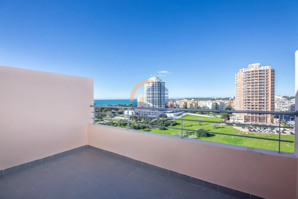 10 in Portim o With 1 Bedrooms and 1 Bathrooms