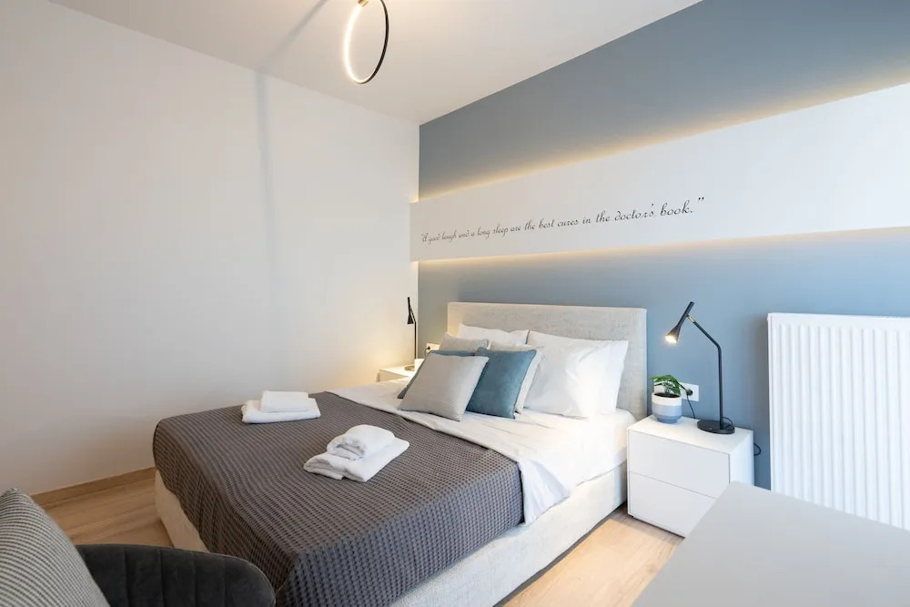 Luxury Apartment near Floisvos Marina