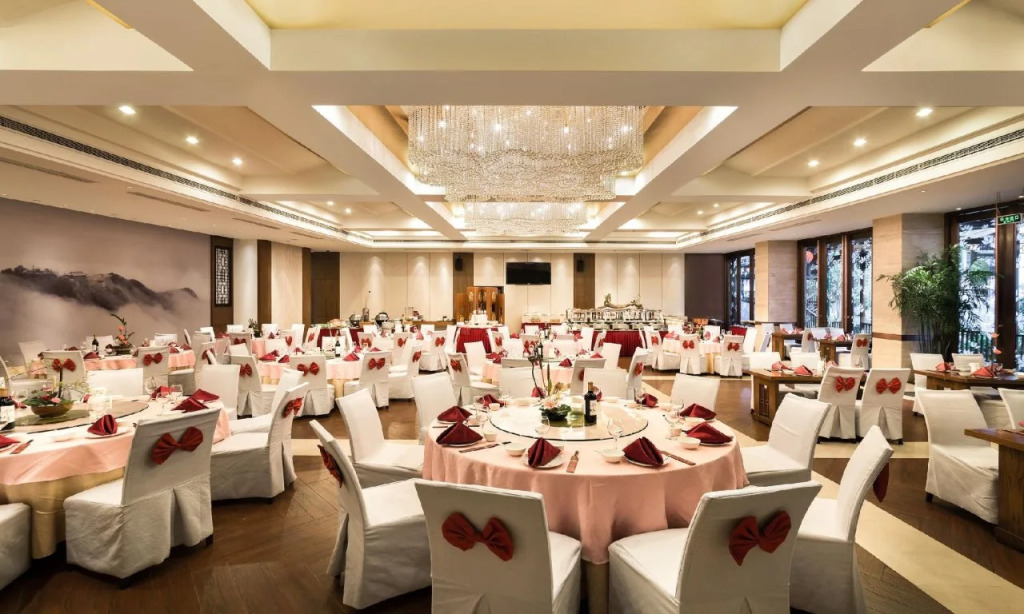 Julong Hotel