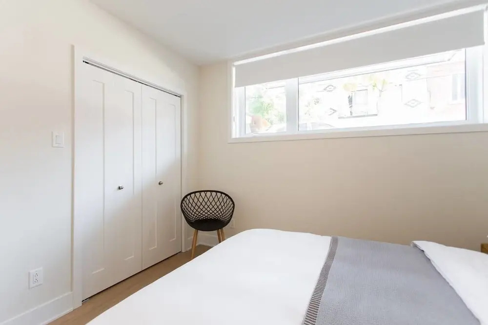 Perfect 2 Bdr, 2 Bath Landing for the Family
