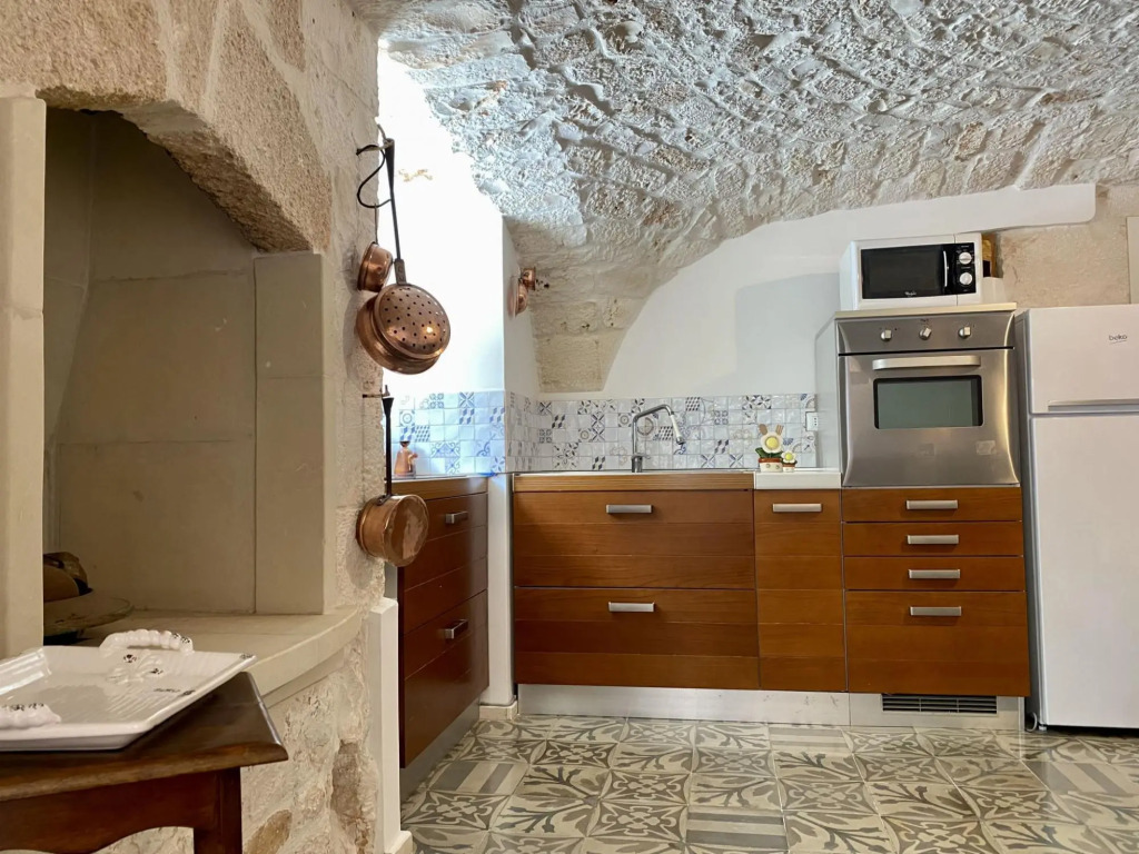 historic residence, surrounded by greenery, suitable for couples, relaxation guaranteed-Dimora Dalia