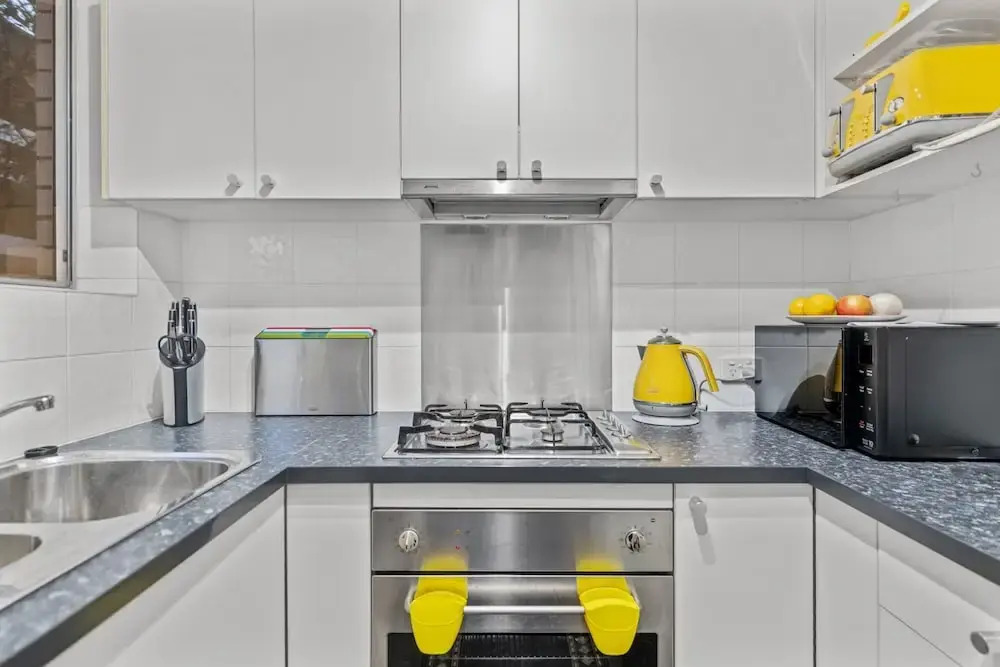 Charming 2-bed Terrace in Prestigious Ascot