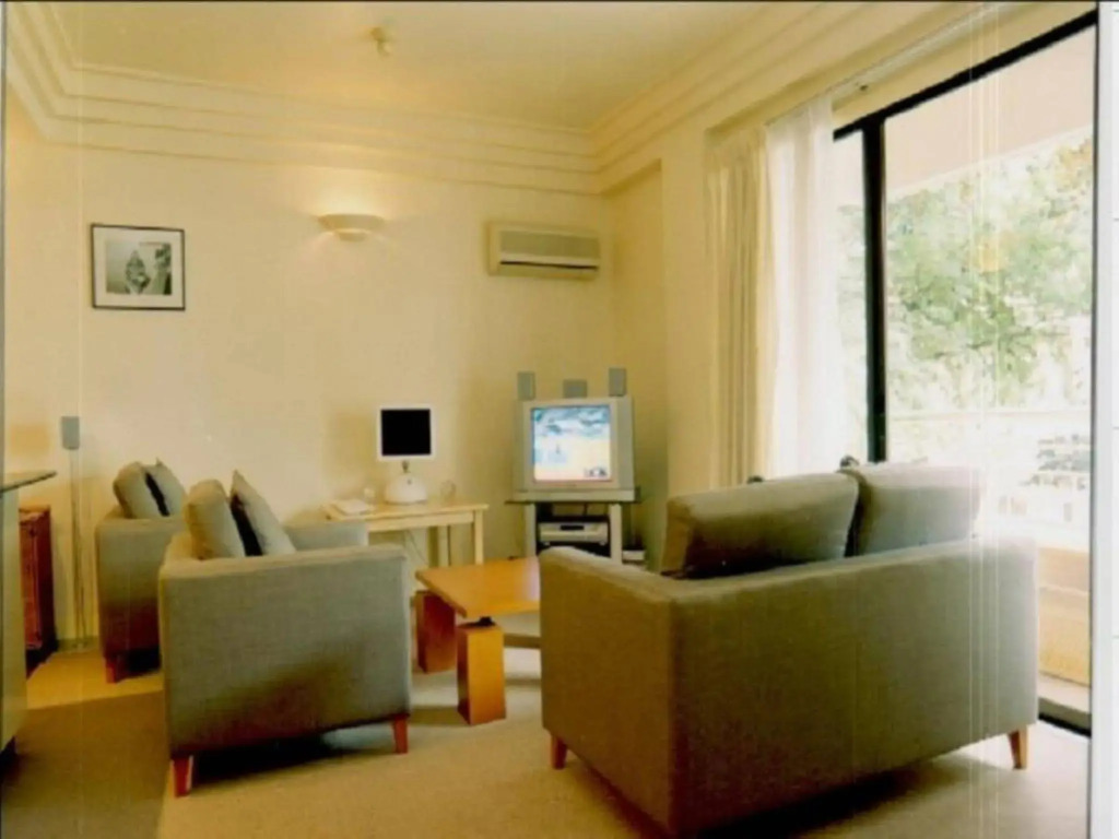 Leman Luxury Suite with Rooftop Pool & Gym