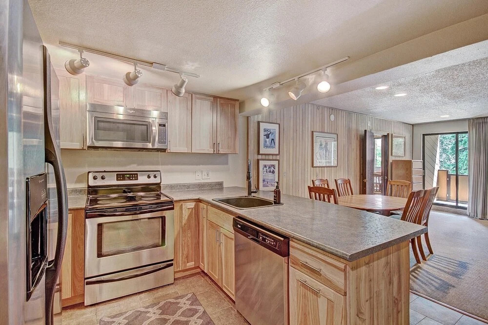 Huge Ski-In Ski-Out Condo - CM116 by RedAwning