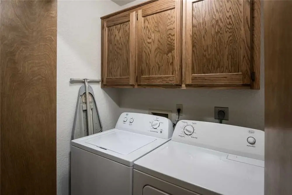 White Mountain Escape - Three Bedroom Cabin with Hot Tub