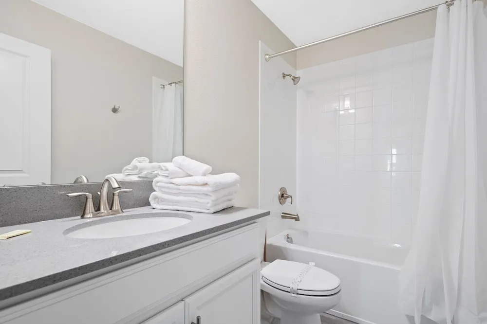 Tr_555r Modern Serenity 8 Bedroom Apts