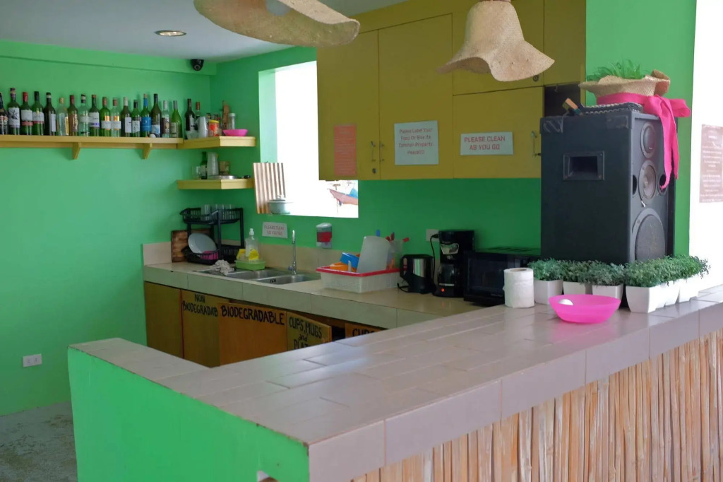 MNL Beach Hostel Boracay