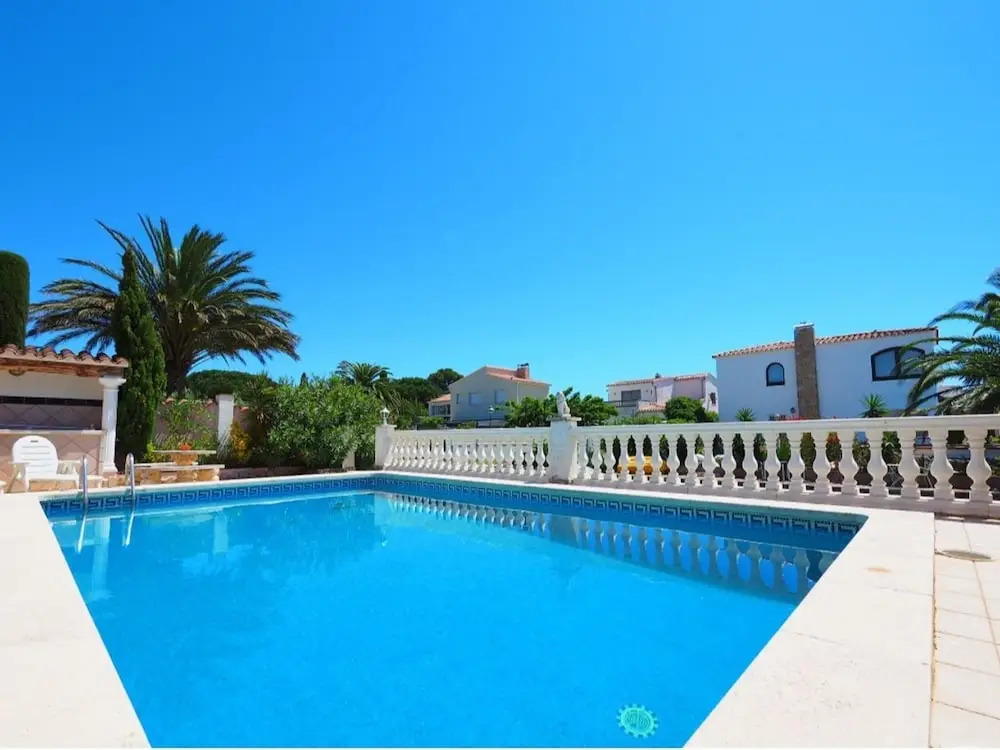 Villa in Empuriabrava With Private Pool Suitable for Families up to 6 People