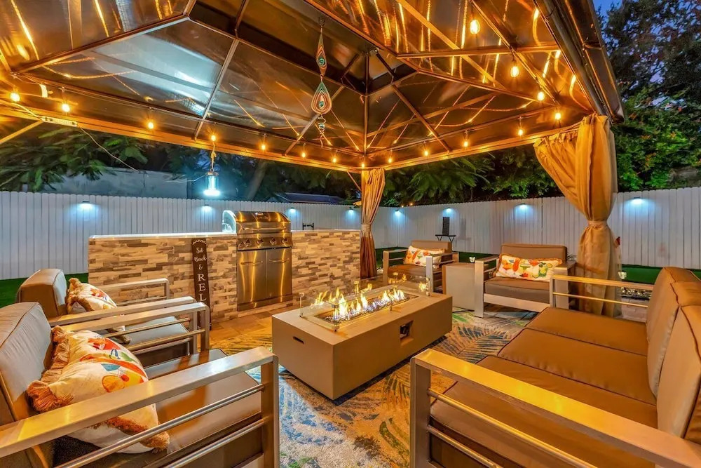 St. Pete Family Bungalow & Private Oasis