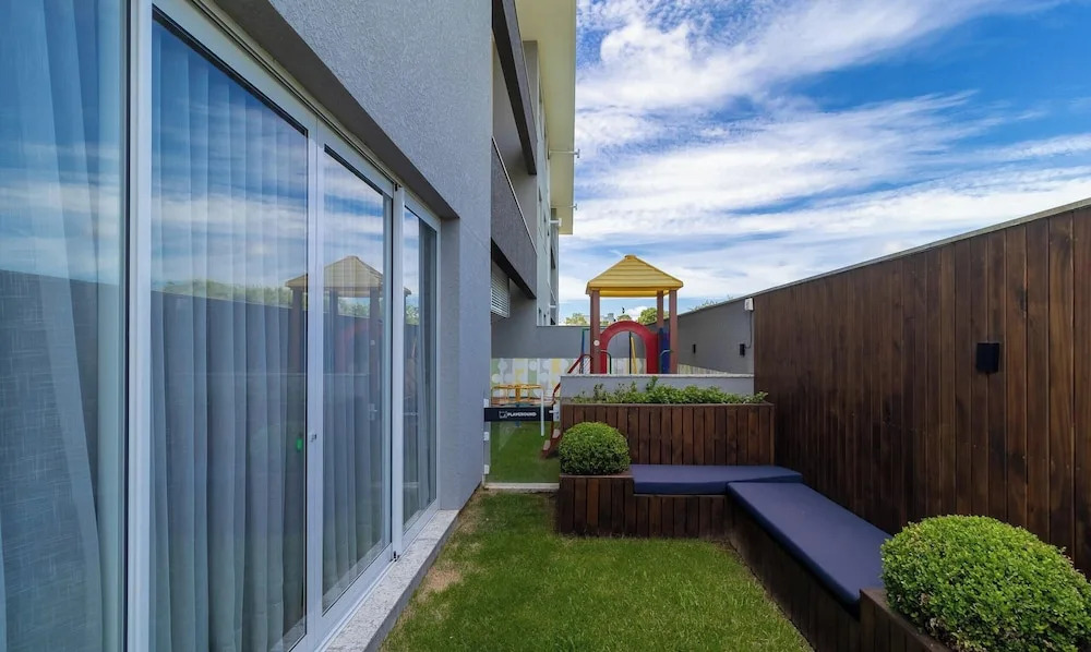 Modern apt With Pool and hot Tub! Rhl0305