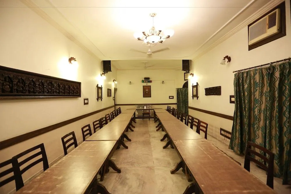 OYO 8844 Meadows Inn