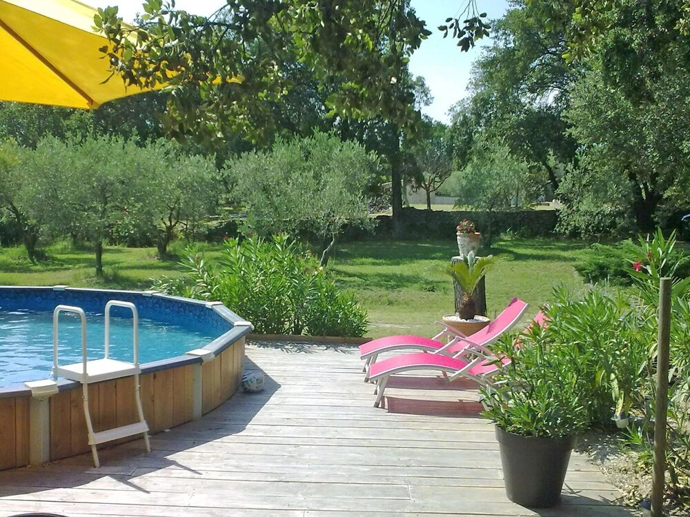 Antique Holiday Home in L'isle-sur-la-sorgue With Pool