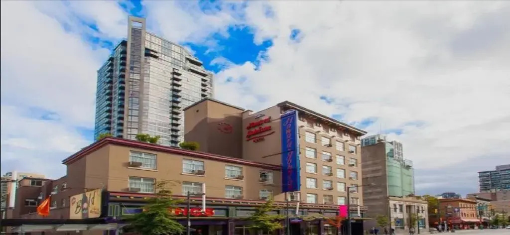 Howard Johnson Hotel by Wyndham Vancouver Downtown