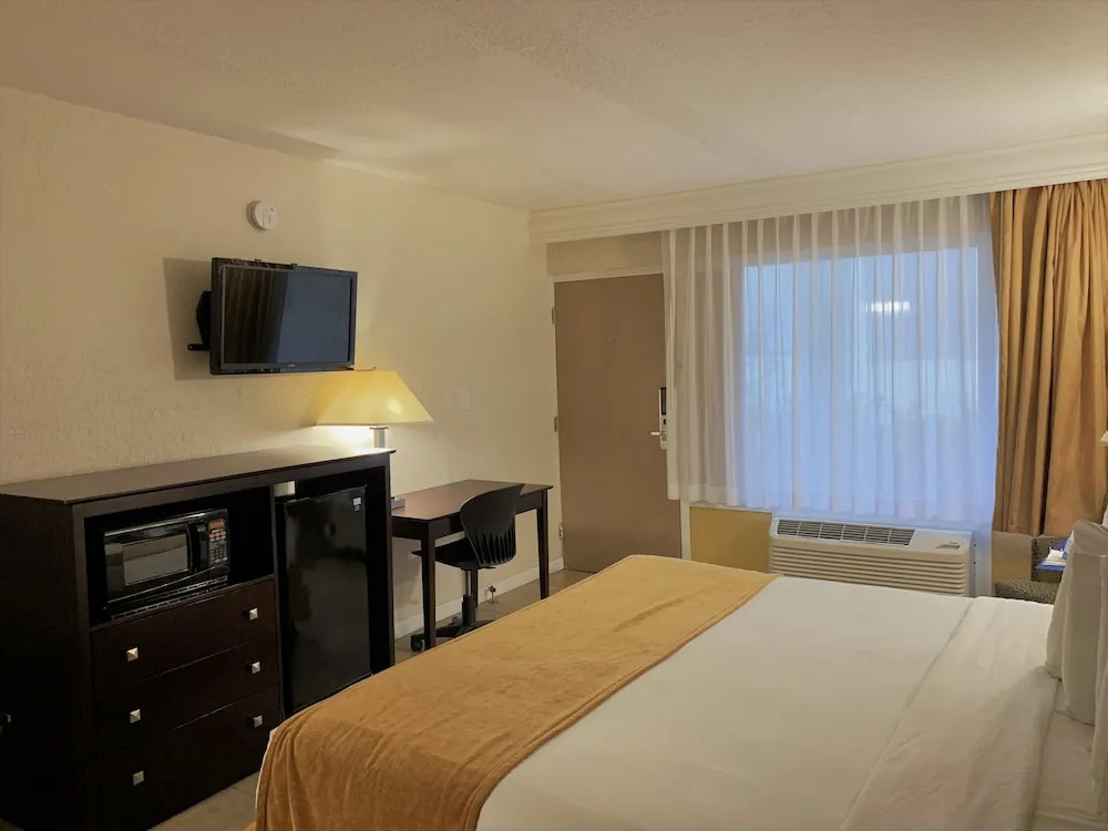 Rodeway Inn & Suites Fort Lauderdale Airport & Cruise Port