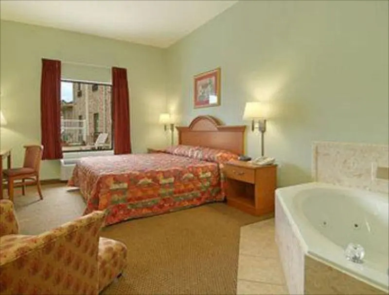 Super 8 by Wyndham Pascagoula
