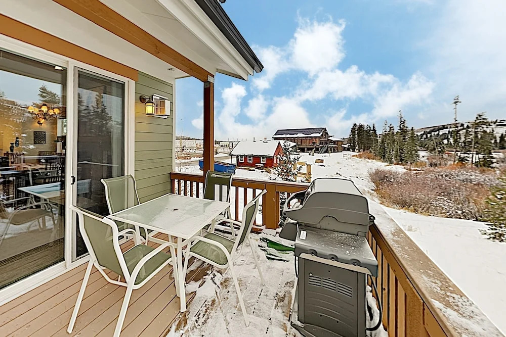 Classy W/ Private Hot Tub & Garage 3 Bedroom Condo