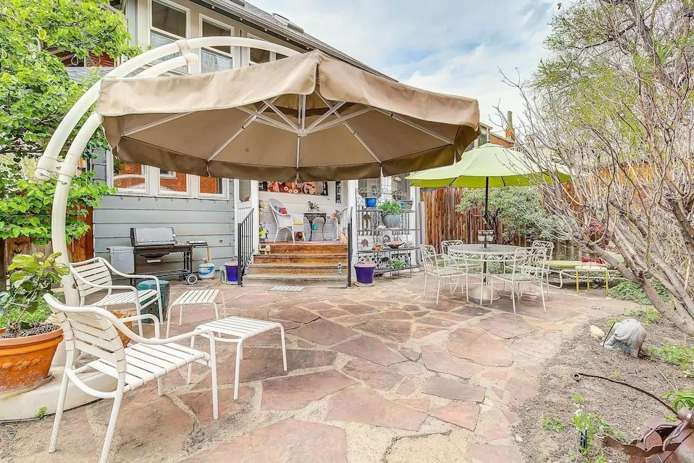 Darling Detached Villa in Heart of Cap Hill