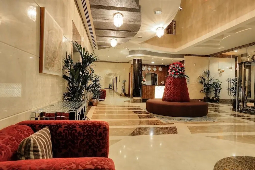One to One Clover Hotel & Suites