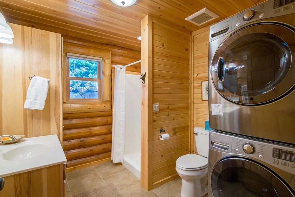 Armstrong Luxury Log Vacation  At Windcliff 4 Bedroom Home by RedAwning