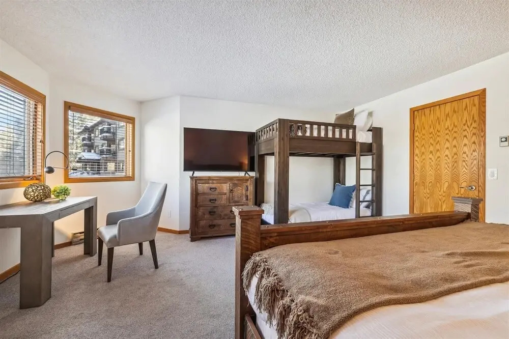 Woods Manor B101 1 Bedroom Condo by Redawning
