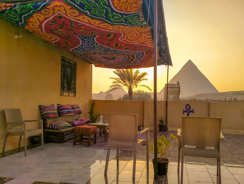 Old House Pyramids View inn