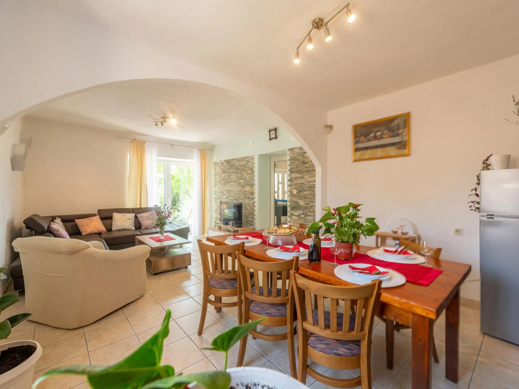 Holiday Home in Lisicic with Pool