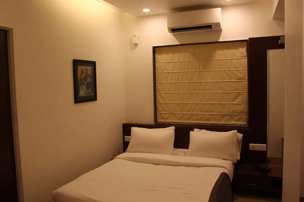 JK Rooms 103 Loharkars Hotel