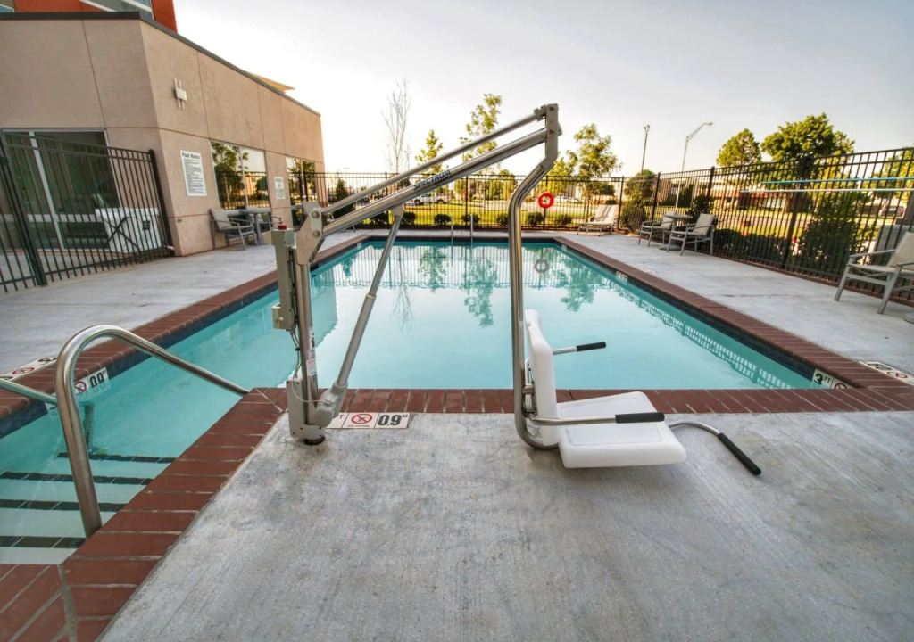 Holiday Inn Express & Suites Moore by IHG