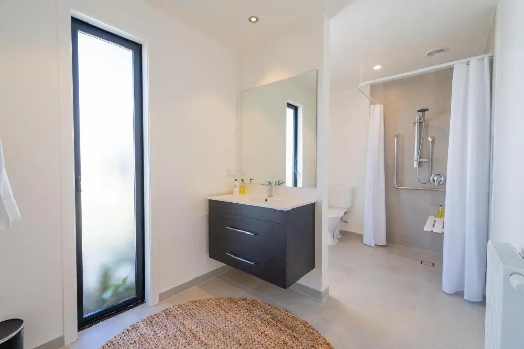 Lake House - Te Anau Holiday Home