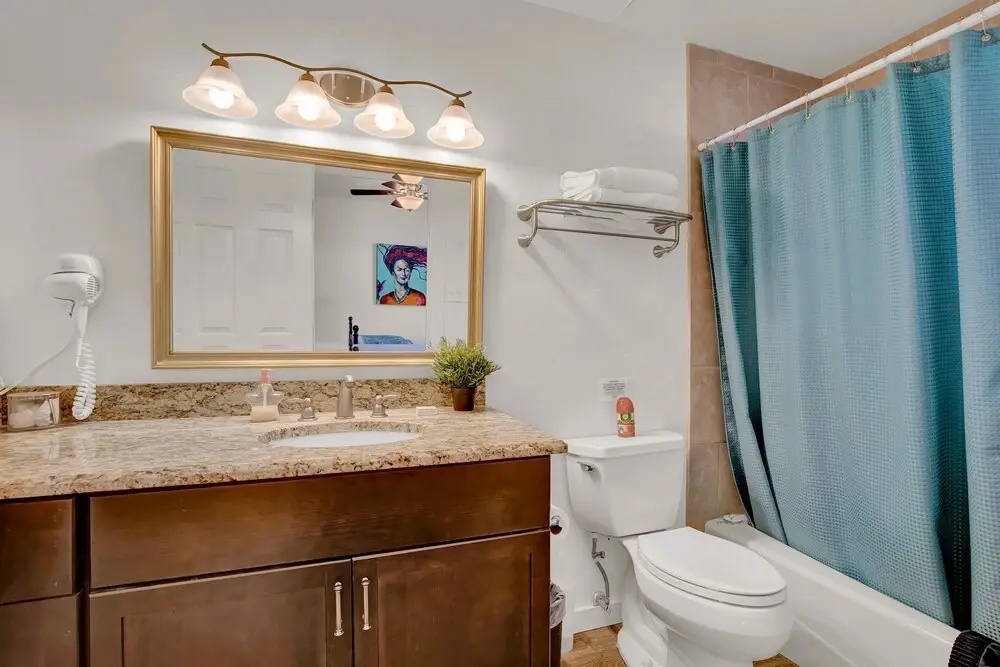 Gorgeous Haus-cabin Combo-bbq and XL Patio-min to Main St!